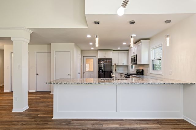 1106 Roseland Dr, Columbia, TN 38401