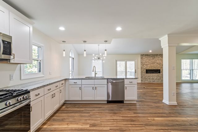 1106 Roseland Dr, Columbia, TN 38401