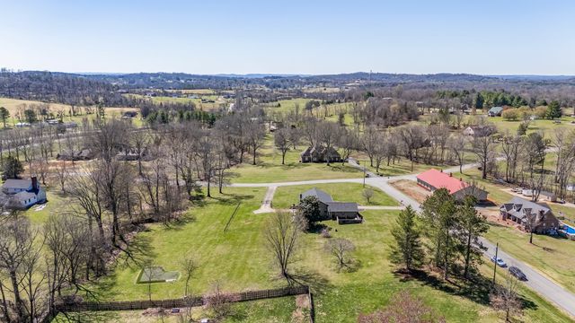 1106 Roseland Dr, Columbia, TN 38401