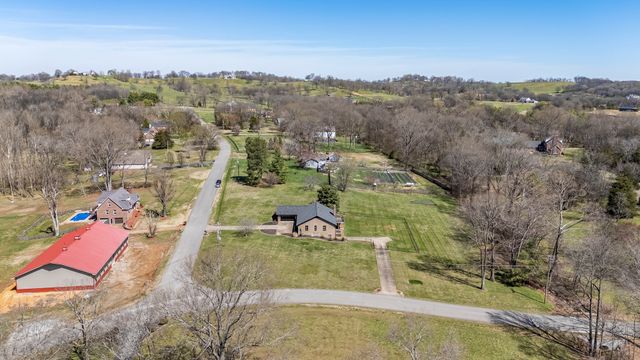 1106 Roseland Dr, Columbia, TN 38401
