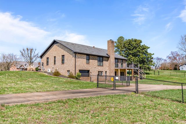 1106 Roseland Dr, Columbia, TN 38401