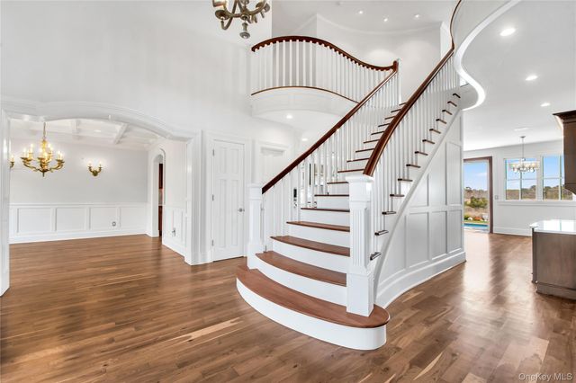 27 True Harbour Way, West Islip, NY 11795
