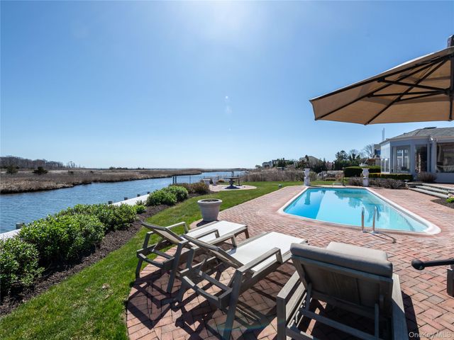 27 True Harbour Way, West Islip, NY 11795