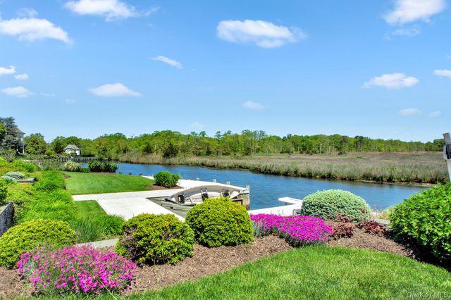 27 True Harbour Way, West Islip, NY 11795