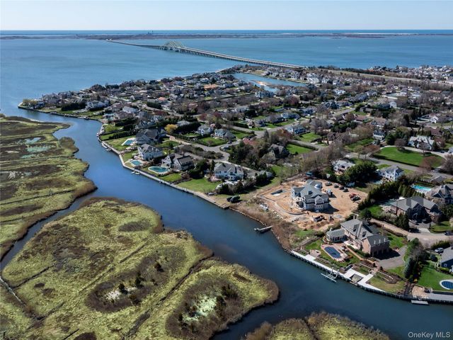 27 True Harbour Way, West Islip, NY 11795