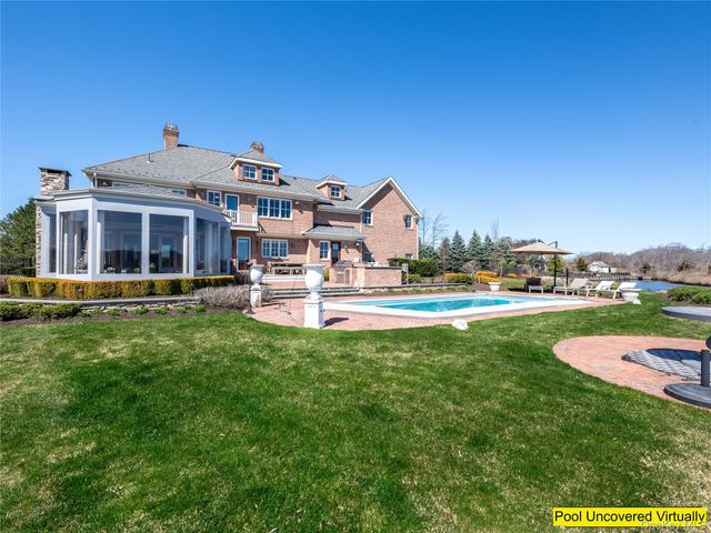 27 True Harbour Way, West Islip, NY 11795