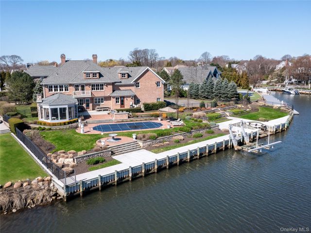 27 True Harbour Way, West Islip, NY 11795
