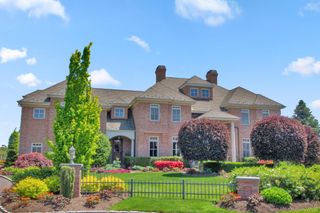 27 True Harbour Way, West Islip, NY 11795