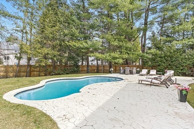 71 Farina Rd, Newton, MA 02459