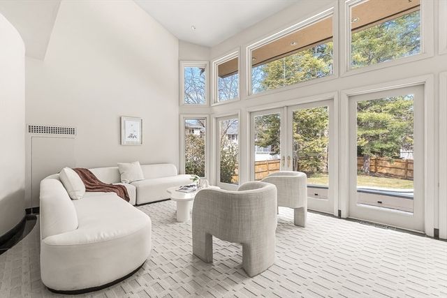 71 Farina Rd, Newton, MA 02459