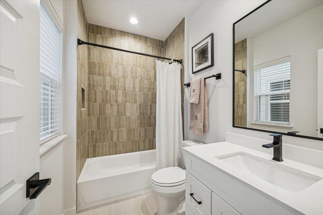 811 Thornton Road C, Houston, TX 77018