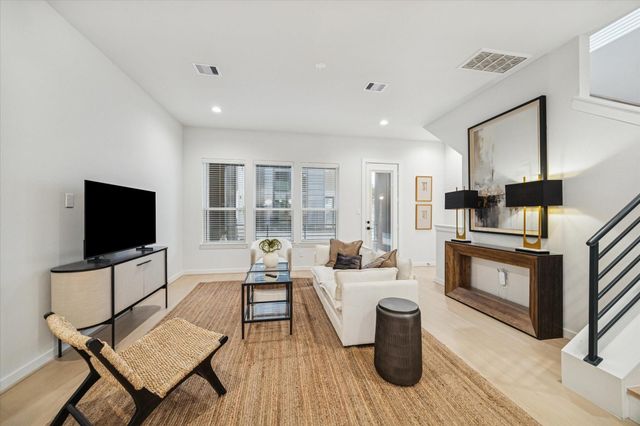 811 Thornton Road C, Houston, TX 77018