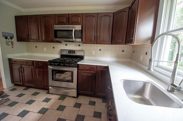 46 Heather Drive, Franklin Twsp, NJ 08873