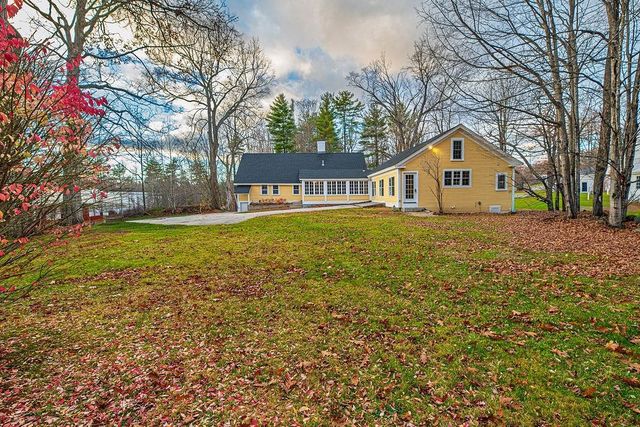 17 Waumbeck Road, Wolfeboro, NH 03894