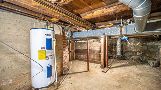 17 Waumbeck Road, Wolfeboro, NH 03894