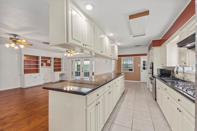 5447 Indigo Street, Houston, TX 77096