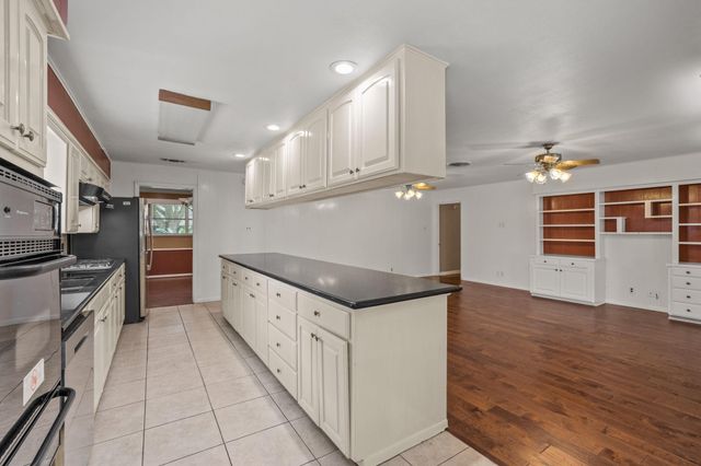 5447 Indigo Street, Houston, TX 77096
