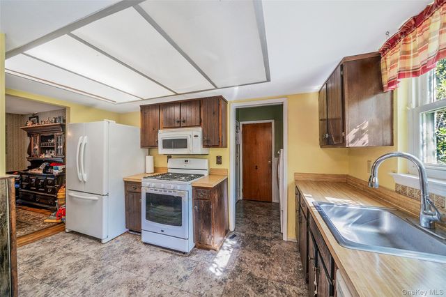 121 Kohr Road, Kings Park, NY 11754