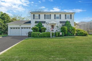121 Kohr Road, Kings Park, NY 11754