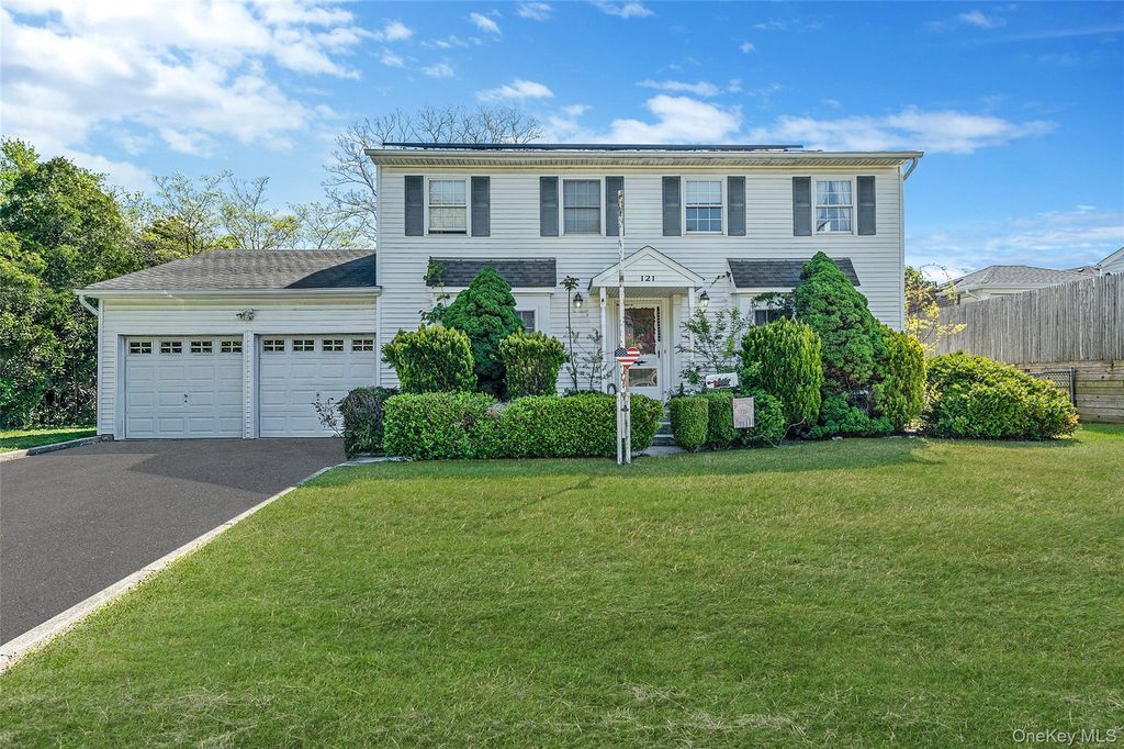 121 Kohr Road, Kings Park, NY 11754