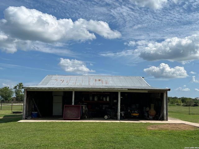 1797 W US Highway 90 East, Hondo, TX 78861