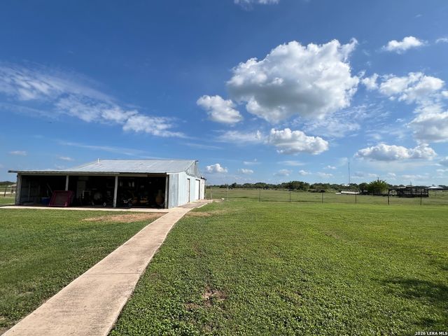 1797 W US Highway 90 East, Hondo, TX 78861