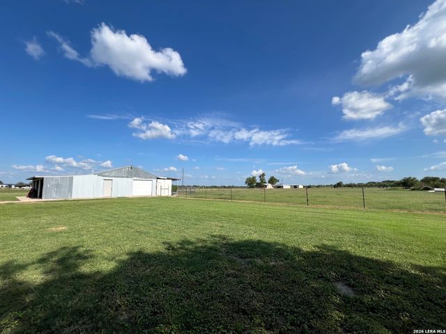 1797 W US Highway 90 East, Hondo, TX 78861