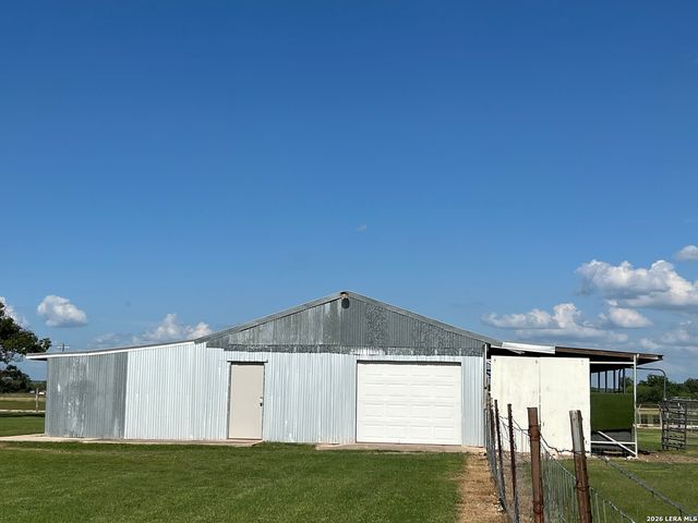 1797 W US Highway 90 East, Hondo, TX 78861