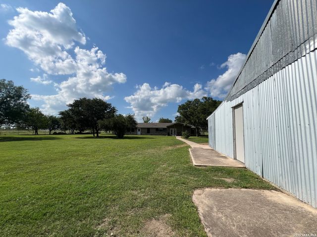 1797 W US Highway 90 East, Hondo, TX 78861
