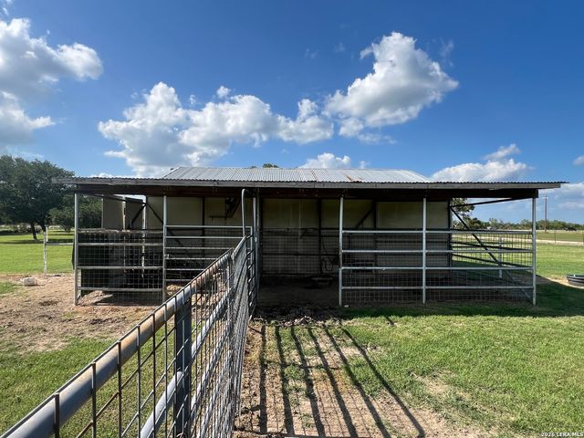 1797 W US Highway 90 East, Hondo, TX 78861