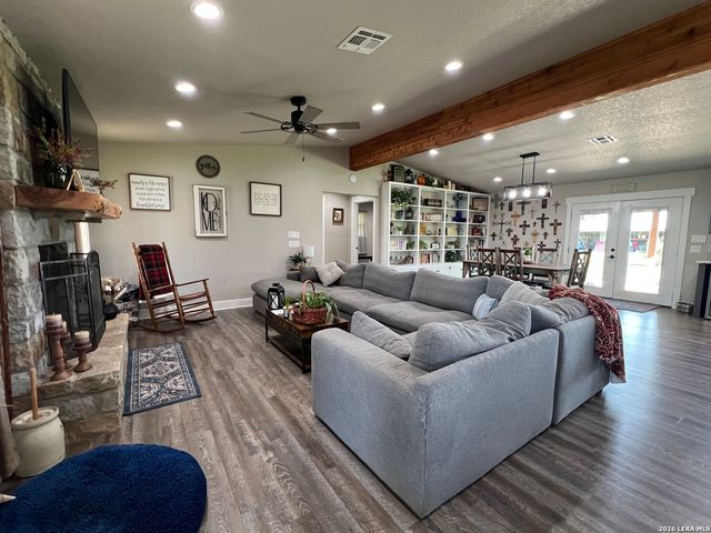 1797 W US Highway 90 East, Hondo, TX 78861