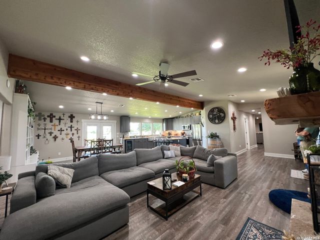 1797 W US Highway 90 East, Hondo, TX 78861