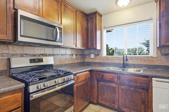 308 War Admiral Drive, Bakersfield, CA 93307