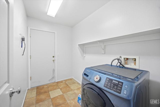 308 War Admiral Drive, Bakersfield, CA 93307