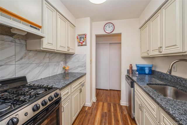 216 Fulton Street 1B, Farmingdale, NY 11735