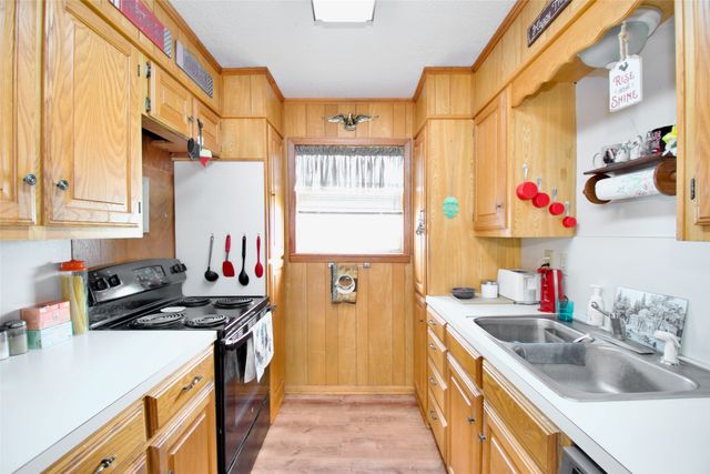 1204 W 21st Street, Clifton, TX 76634