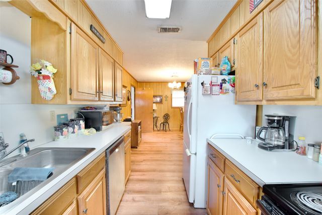 1204 W 21st Street, Clifton, TX 76634