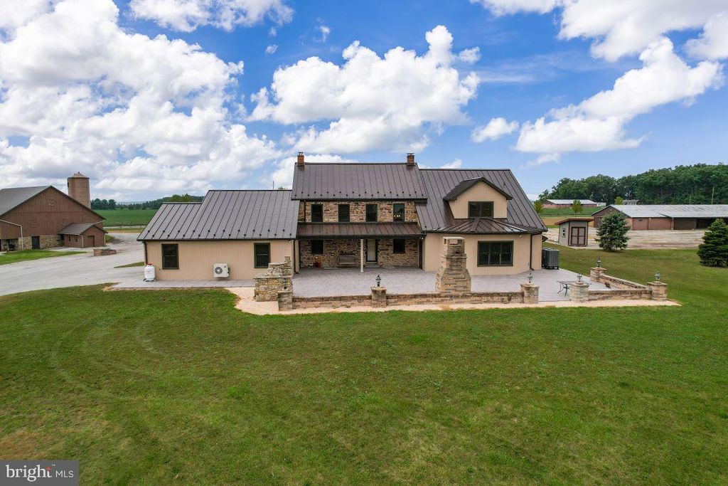 825 TWO TAVERNS RD, Gettysburg, PA 17325