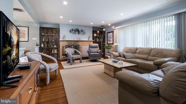 1061 GEORGE RD, Meadowbrook, PA 19046