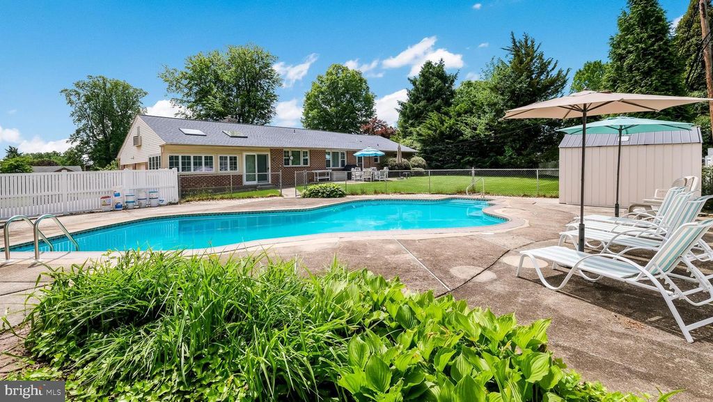 1061 GEORGE RD, Meadowbrook, PA 19046