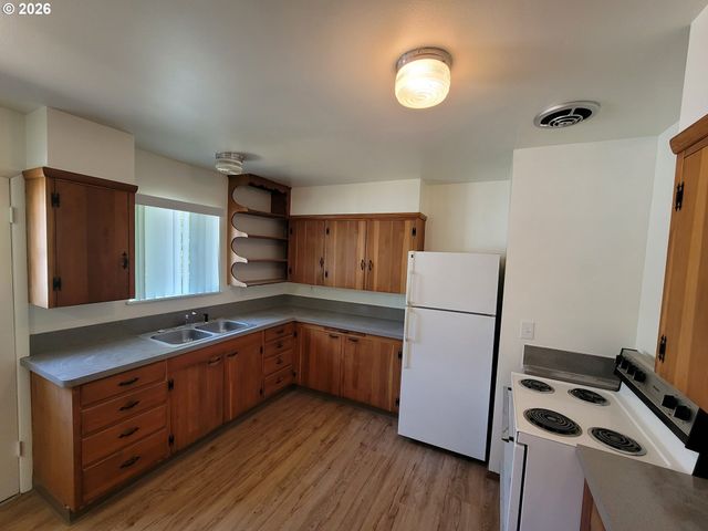 1630 CEDAR St, Forest Grove, OR 97116
