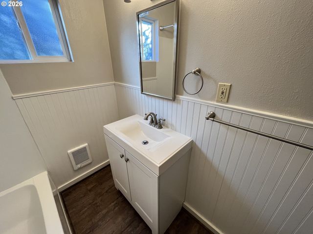 1630 CEDAR St, Forest Grove, OR 97116