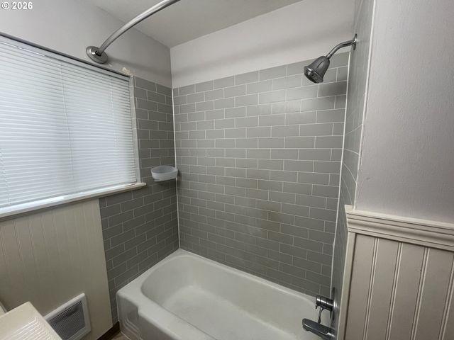 1630 CEDAR St, Forest Grove, OR 97116