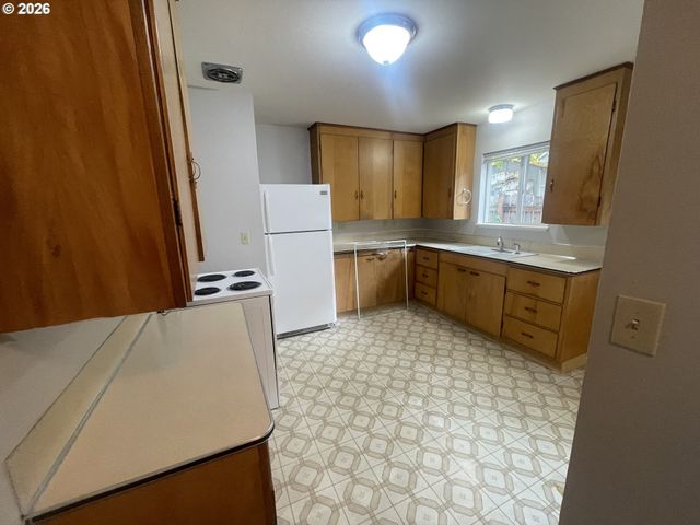 1630 CEDAR St, Forest Grove, OR 97116