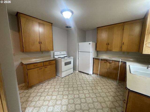 1630 CEDAR St, Forest Grove, OR 97116