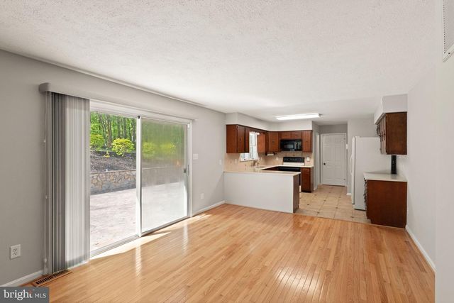 3430 COURTNEY SCHOOL RD, Midland, VA 22728