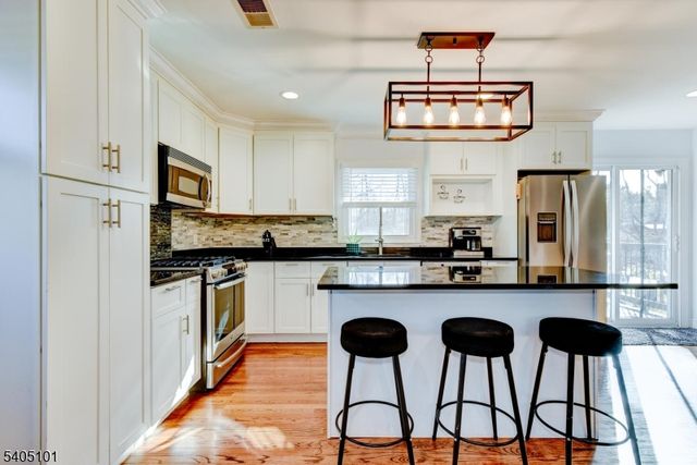 6 Elm Ave, Warren Twp., NJ 07059