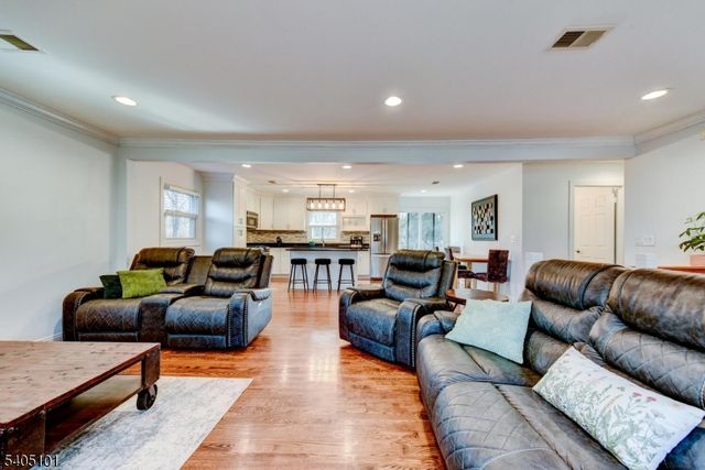 6 Elm Ave, Warren Twp., NJ 07059