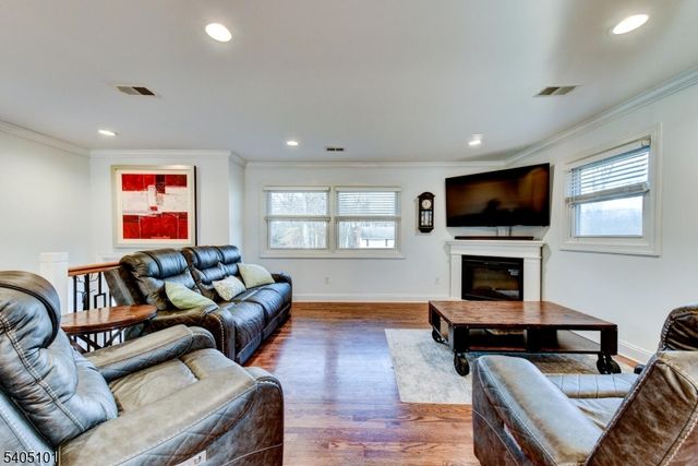 6 Elm Ave, Warren Twp., NJ 07059