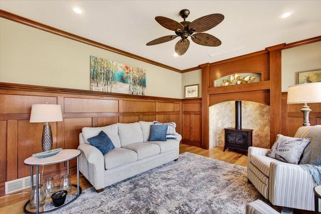 2514 SKYLINE OAKS DRIVE, De Pere, WI 54115